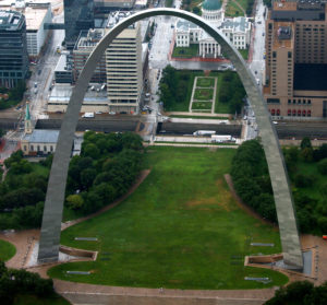 Gateway_Arch_from_air